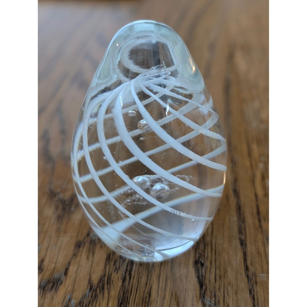 Art Glass Egg Paperweight White Lattice Swirl Controlled Bubbles Clear Glass‎